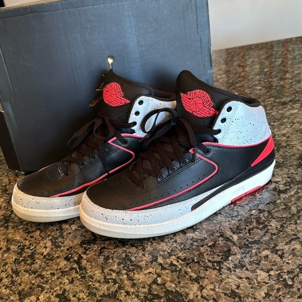 Nike Air Jordan 2 Retro Black and Red High-Top Sneakers EUC 10.5